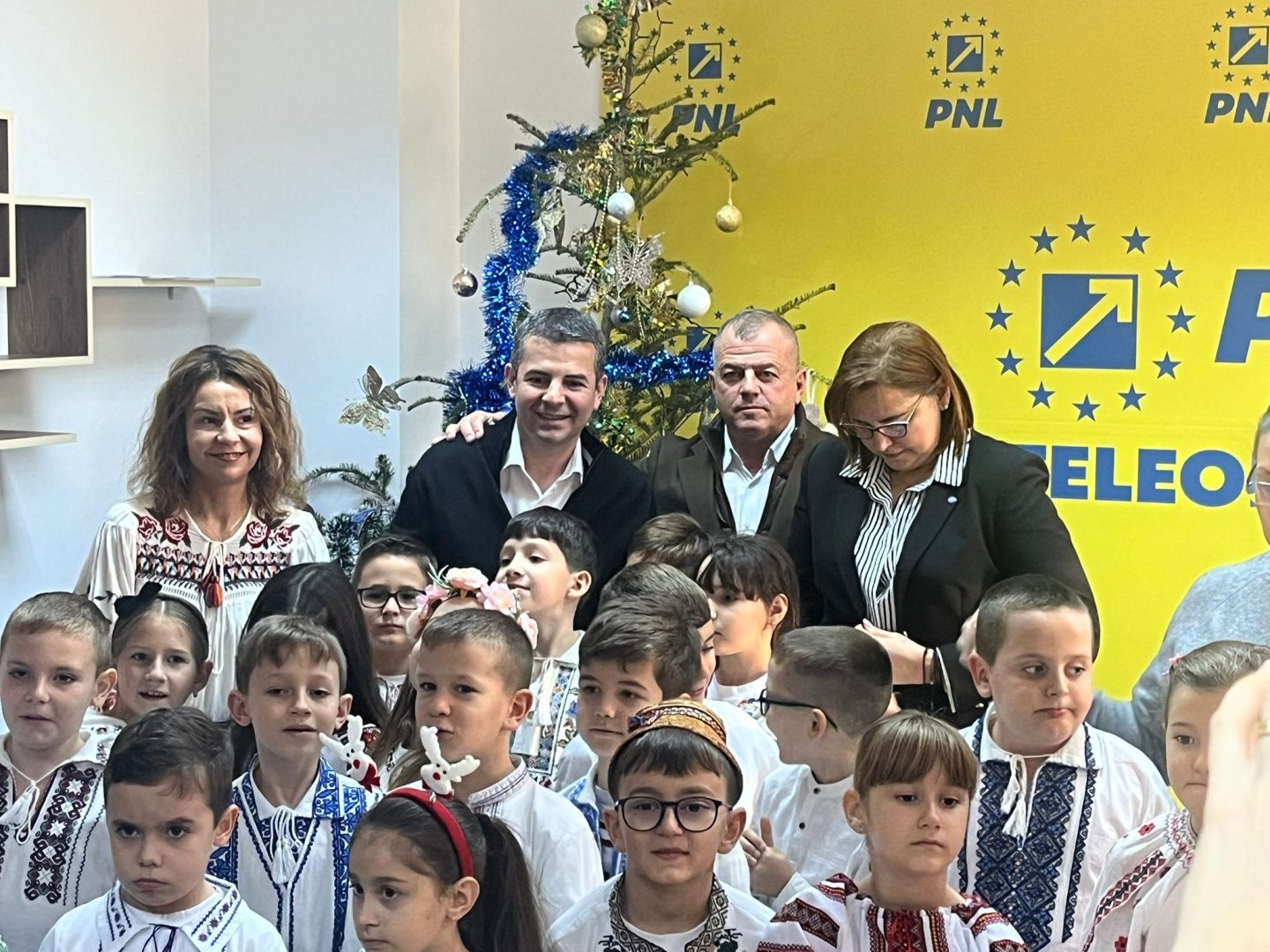 Costel Barbu promovează implicarea tineretului în viața comunitară